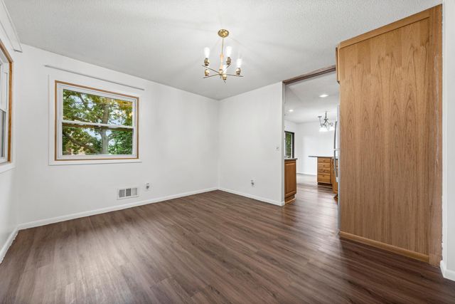 12916 1st Avenue S, Burnsville, MN 55337