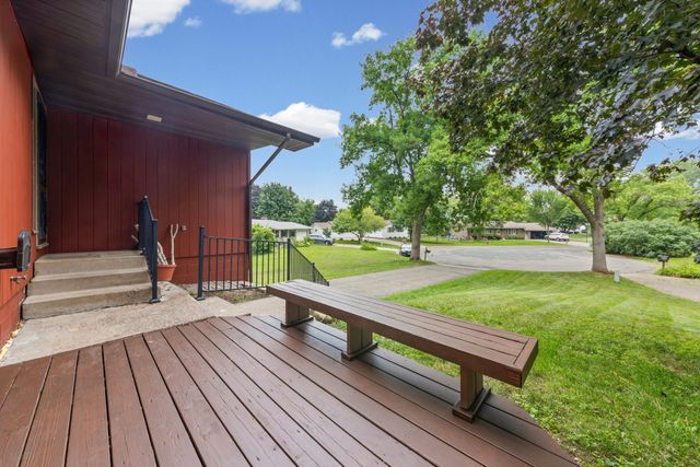 12916 1st Avenue S, Burnsville, MN 55337