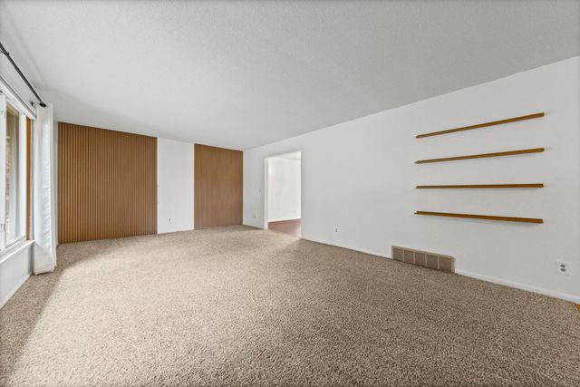 12916 1st Avenue S, Burnsville, MN 55337
