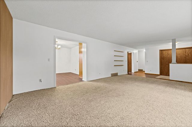 12916 1st Avenue S, Burnsville, MN 55337