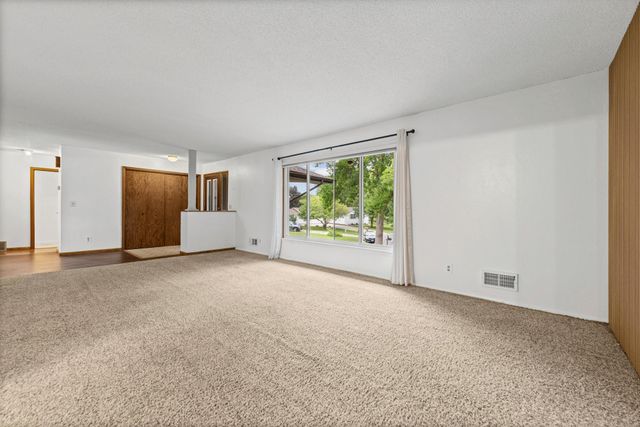 12916 1st Avenue S, Burnsville, MN 55337