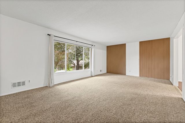 12916 1st Avenue S, Burnsville, MN 55337