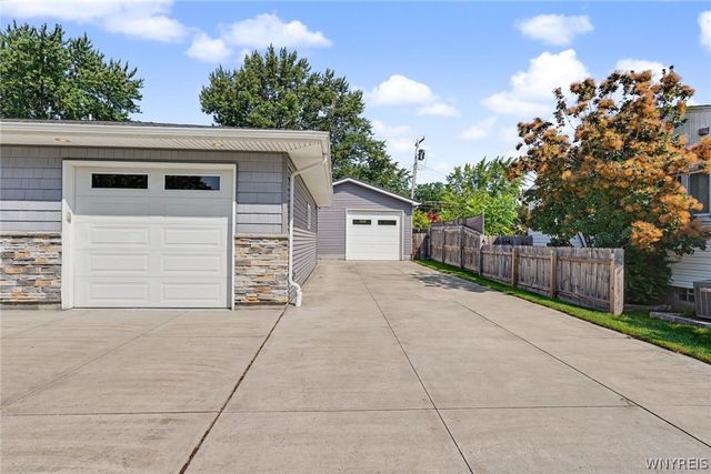 50 Greentree Road, Tonawanda, NY 14150