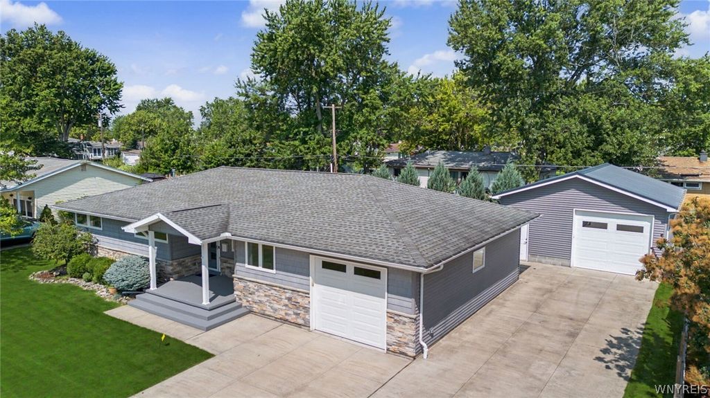 50 Greentree Road, Tonawanda, NY 14150