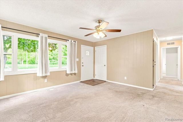 1482 Blossom Avenue, Ypsilanti, MI 48198