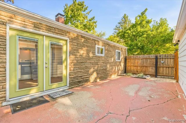 1482 Blossom Avenue, Ypsilanti, MI 48198