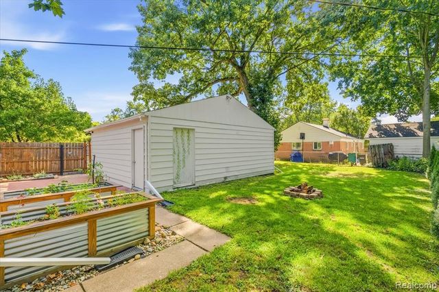 1482 Blossom Avenue, Ypsilanti, MI 48198