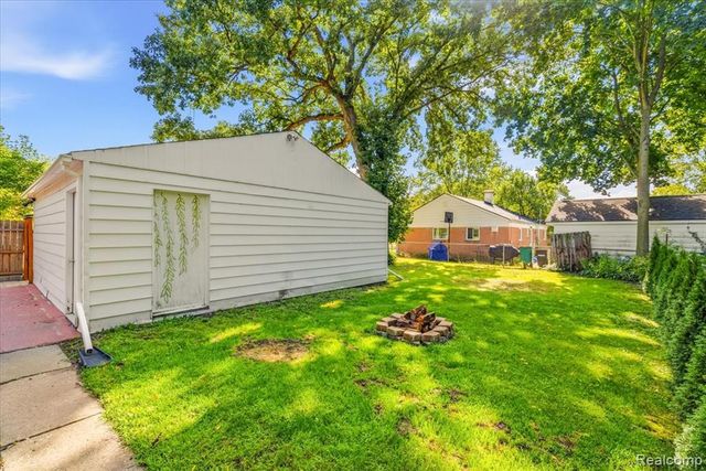 1482 Blossom Avenue, Ypsilanti, MI 48198