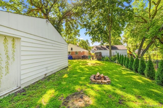 1482 Blossom Avenue, Ypsilanti, MI 48198