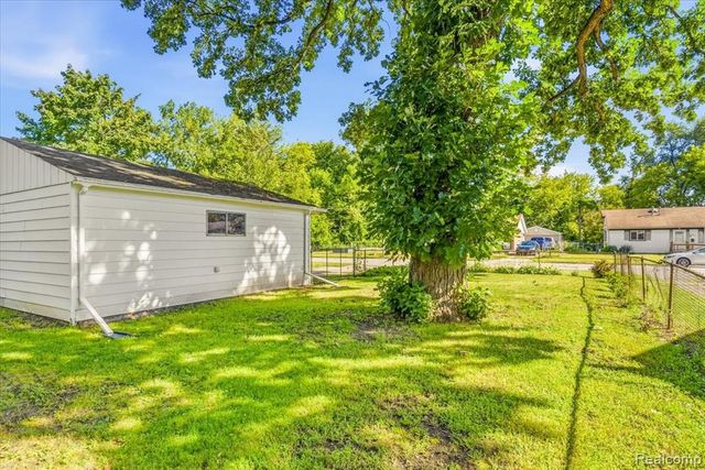 1482 Blossom Avenue, Ypsilanti, MI 48198