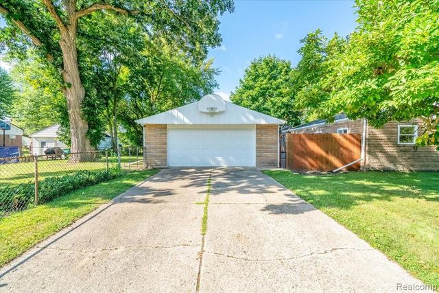 1482 Blossom Avenue, Ypsilanti, MI 48198