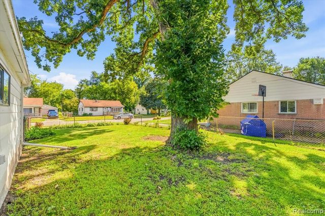 1482 Blossom Avenue, Ypsilanti, MI 48198