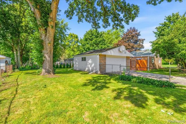 1482 Blossom Avenue, Ypsilanti, MI 48198