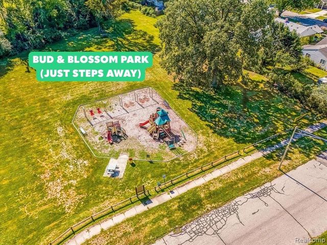 1482 Blossom Avenue, Ypsilanti, MI 48198