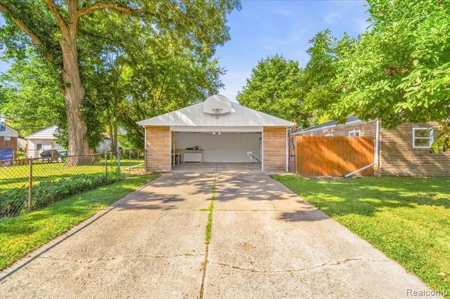 1482 Blossom Avenue, Ypsilanti, MI 48198