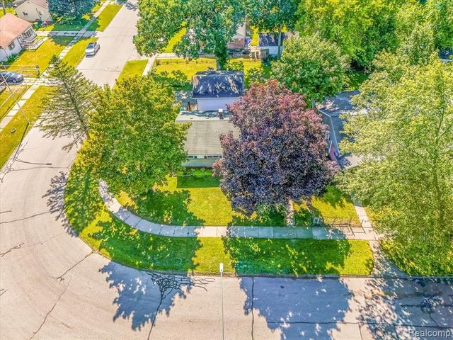 1482 Blossom Avenue, Ypsilanti, MI 48198