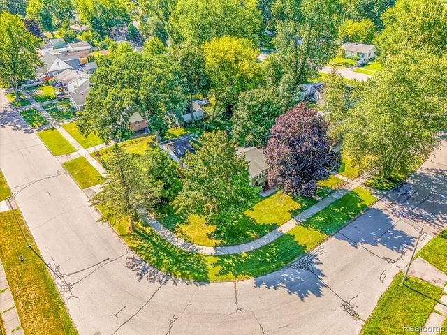 1482 Blossom Avenue, Ypsilanti, MI 48198