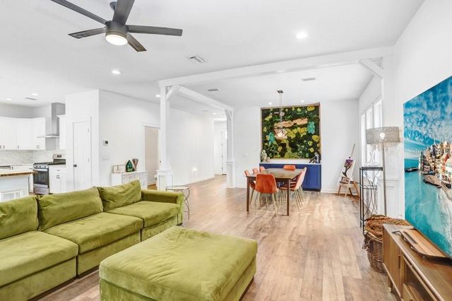 920 E SHADOWLAWN AVENUE, Tampa, FL 33603