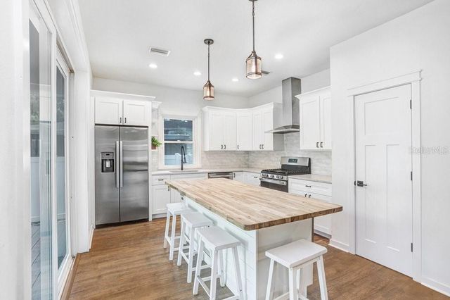 920 E SHADOWLAWN AVENUE, Tampa, FL 33603