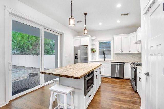 920 E SHADOWLAWN AVENUE, Tampa, FL 33603