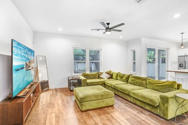 920 E SHADOWLAWN AVENUE, Tampa, FL 33603