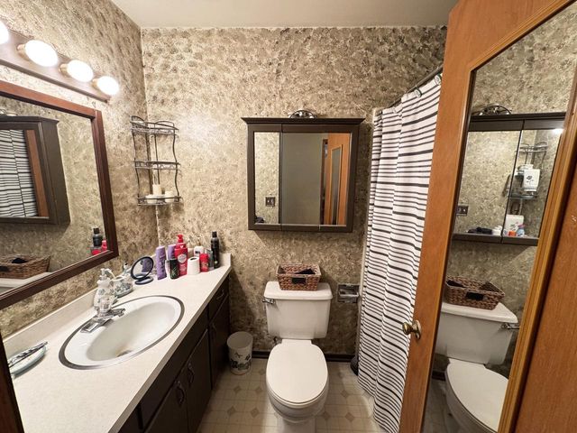 W300S2975 Snowdon DRIVE, Waukesha, WI 53188