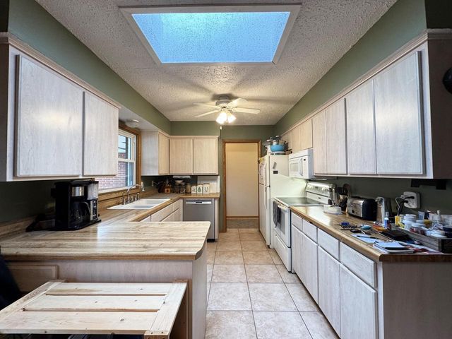 W300S2975 Snowdon DRIVE, Waukesha, WI 53188