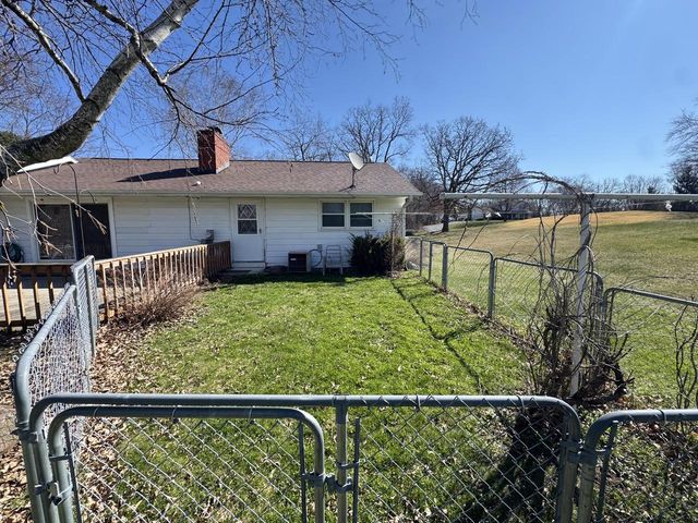 W300S2975 Snowdon DRIVE, Waukesha, WI 53188