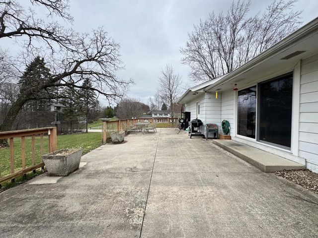 W300S2975 Snowdon DRIVE, Waukesha, WI 53188