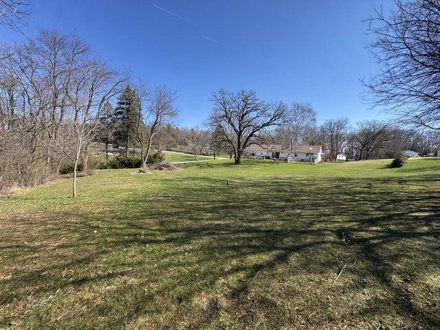 W300S2975 Snowdon DRIVE, Waukesha, WI 53188