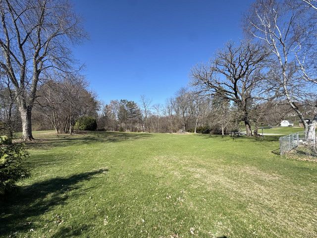 W300S2975 Snowdon DRIVE, Waukesha, WI 53188