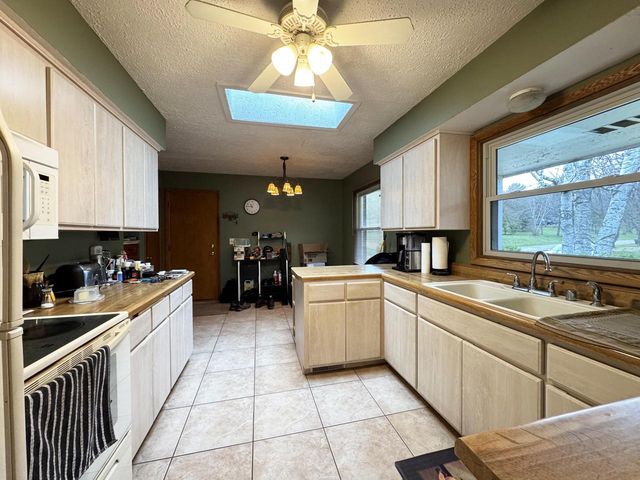 W300S2975 Snowdon DRIVE, Waukesha, WI 53188