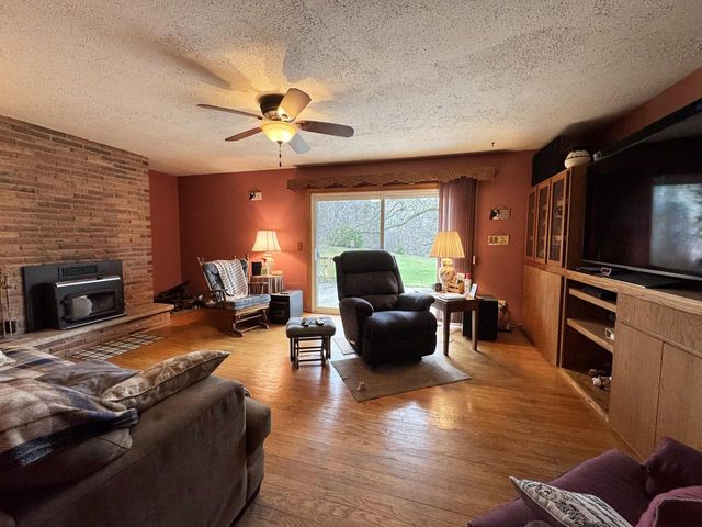 W300S2975 Snowdon DRIVE, Waukesha, WI 53188