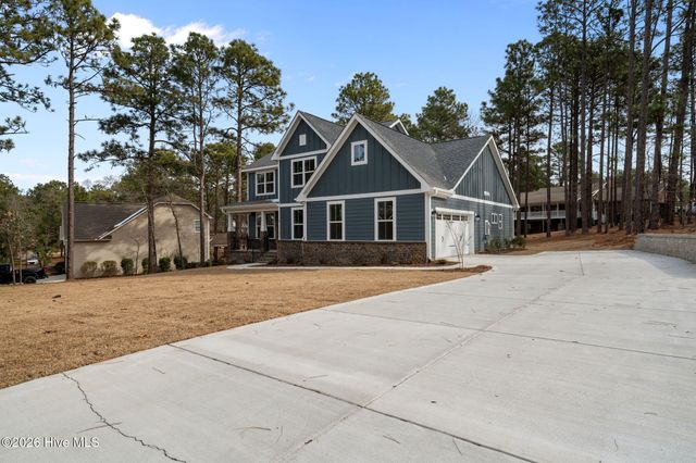 112 Callis Circle, West End, NC 27376