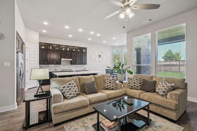 1901 Braided Mane Avenue, Aubrey, TX 76227