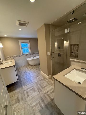 793 Jersey Place, Paramus, NJ 07653