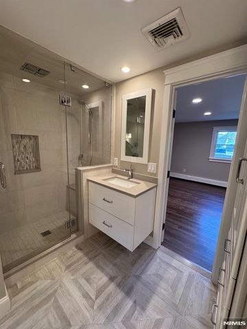 793 Jersey Place, Paramus, NJ 07653