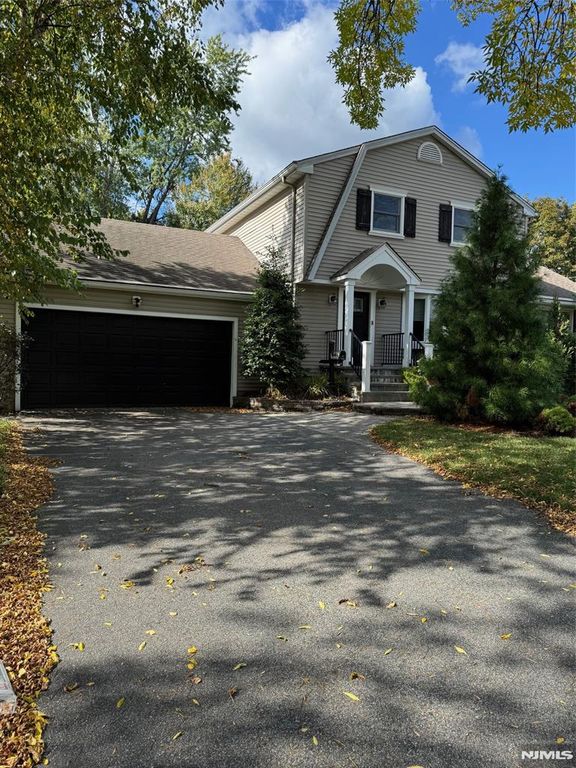 793 Jersey Place, Paramus, NJ 07653