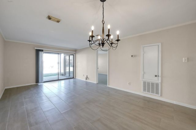 104 Lakeview Terrace D, Conroe, TX 77356