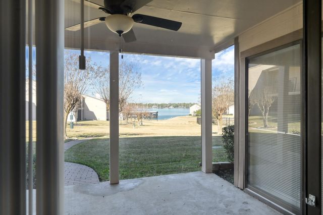 104 Lakeview Terrace D, Conroe, TX 77356