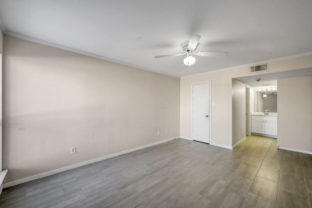 104 Lakeview Terrace D, Conroe, TX 77356