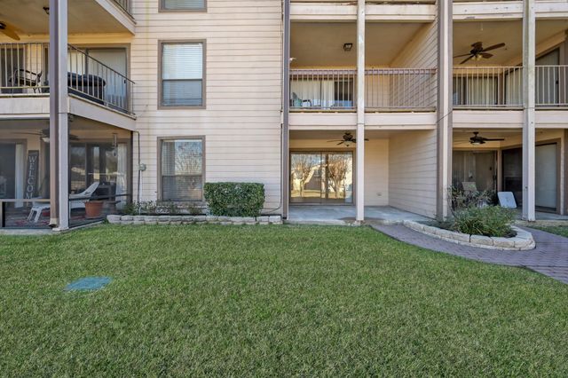 104 Lakeview Terrace D, Conroe, TX 77356