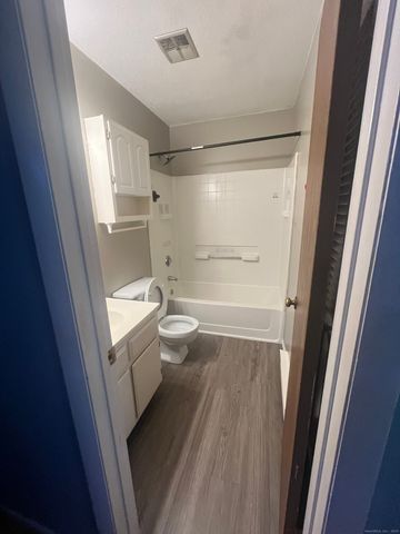 72 Buddington Road APT 8, Groton, CT 06340