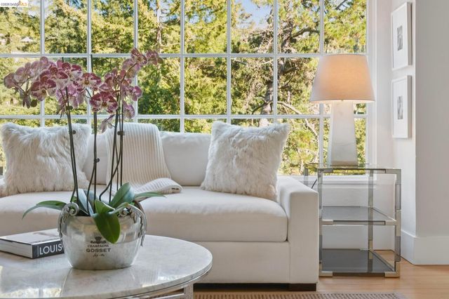 5900 Marden Ln, Oakland, CA 94611