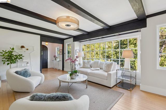 5900 Marden Ln, Oakland, CA 94611