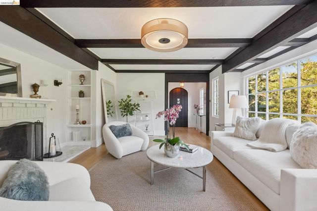 5900 Marden Ln, Oakland, CA 94611