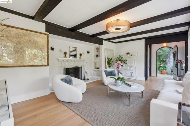 5900 Marden Ln, Oakland, CA 94611