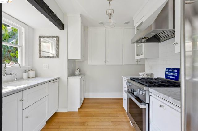 5900 Marden Ln, Oakland, CA 94611