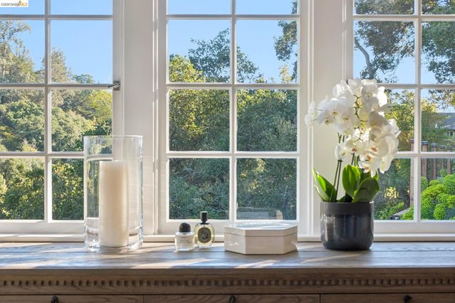 5900 Marden Ln, Oakland, CA 94611