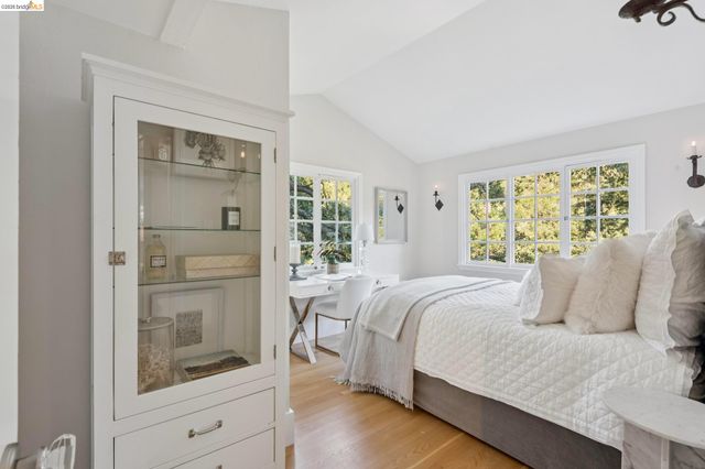 5900 Marden Ln, Oakland, CA 94611